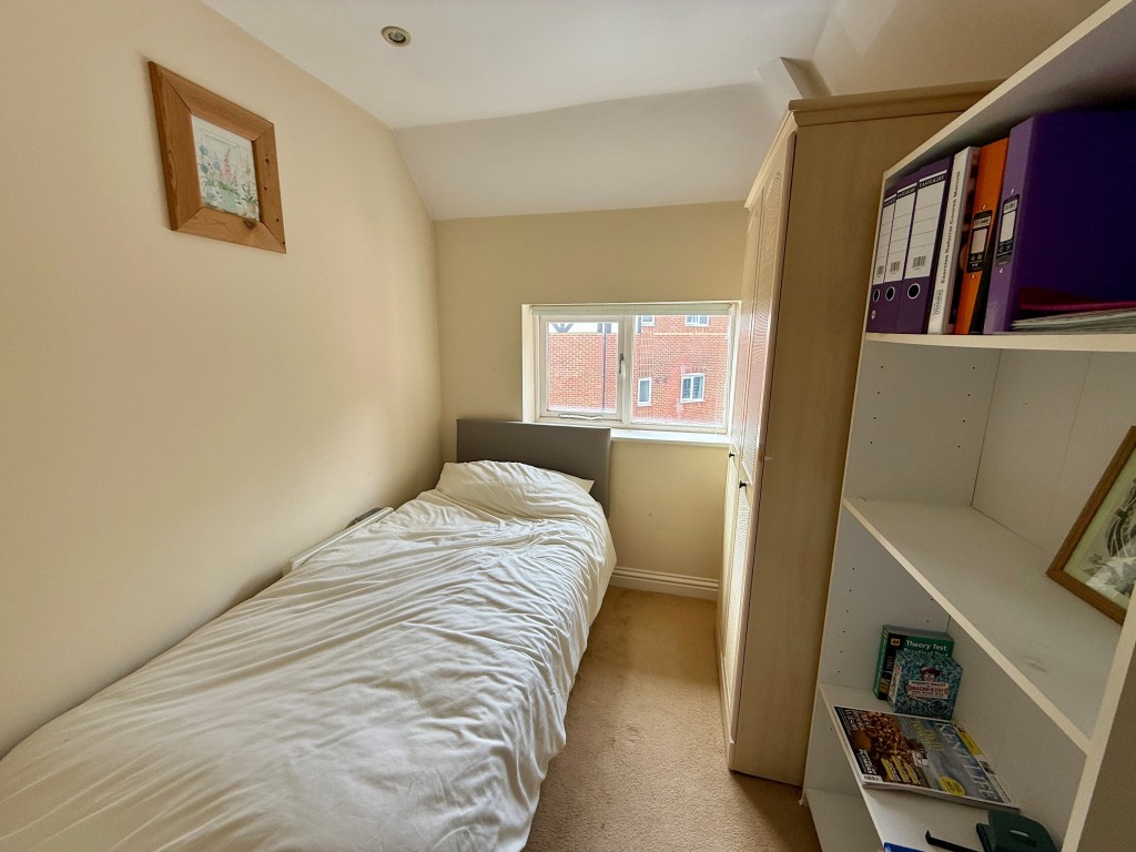 Lot: 113 - SIX FLATS FOR INVESTMENT - James House Flat 3 Bedroom three